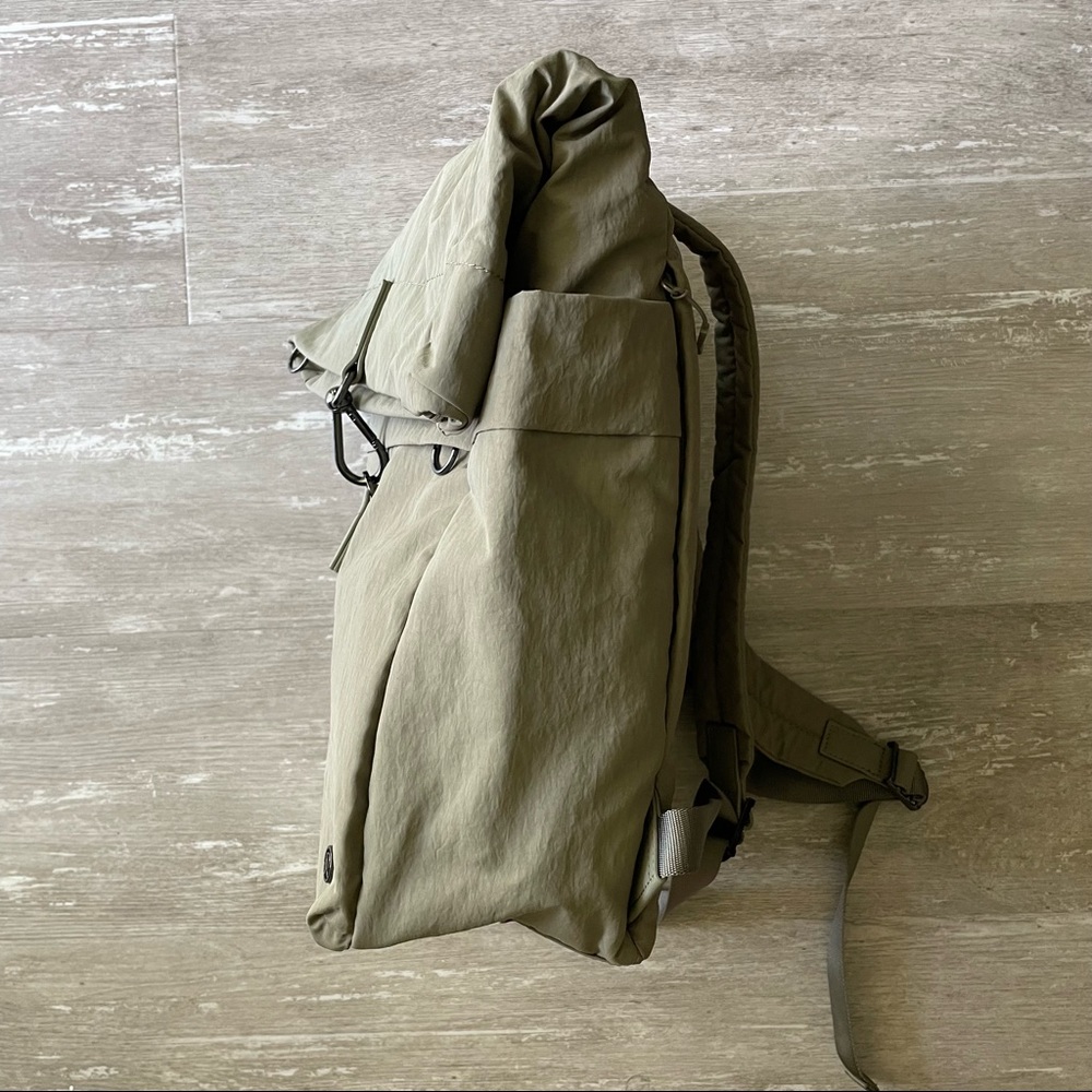 Sold Lululemon Cross Paths Rucksack *14L - Highlander - Picture 5 of 13